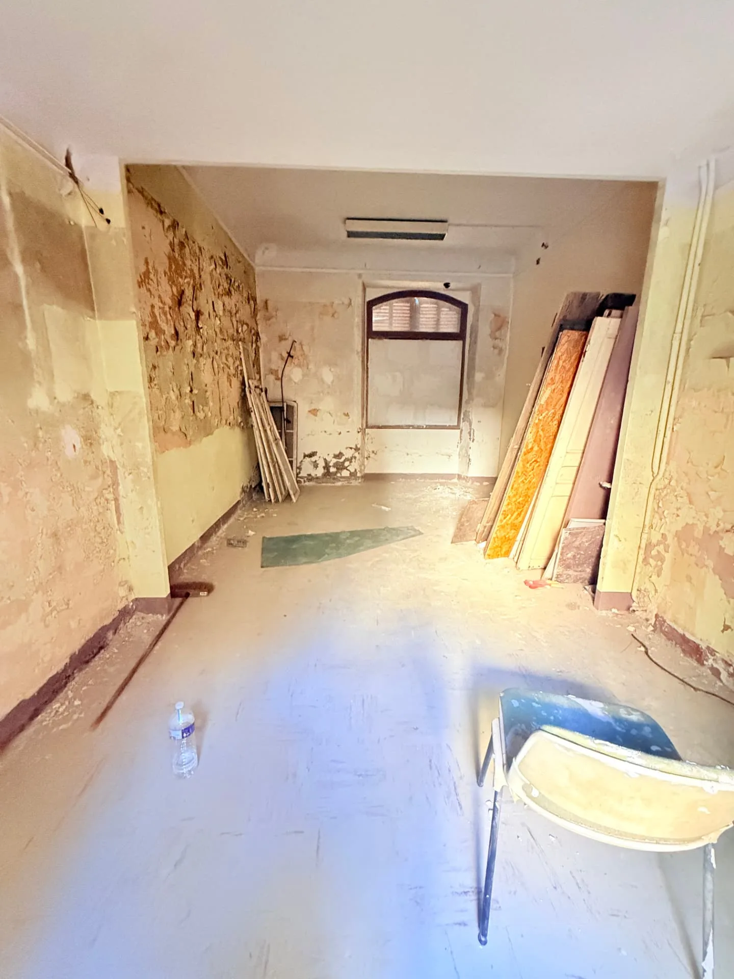Séjour du lot 0.05 avant restauration — Château Horace Vernet