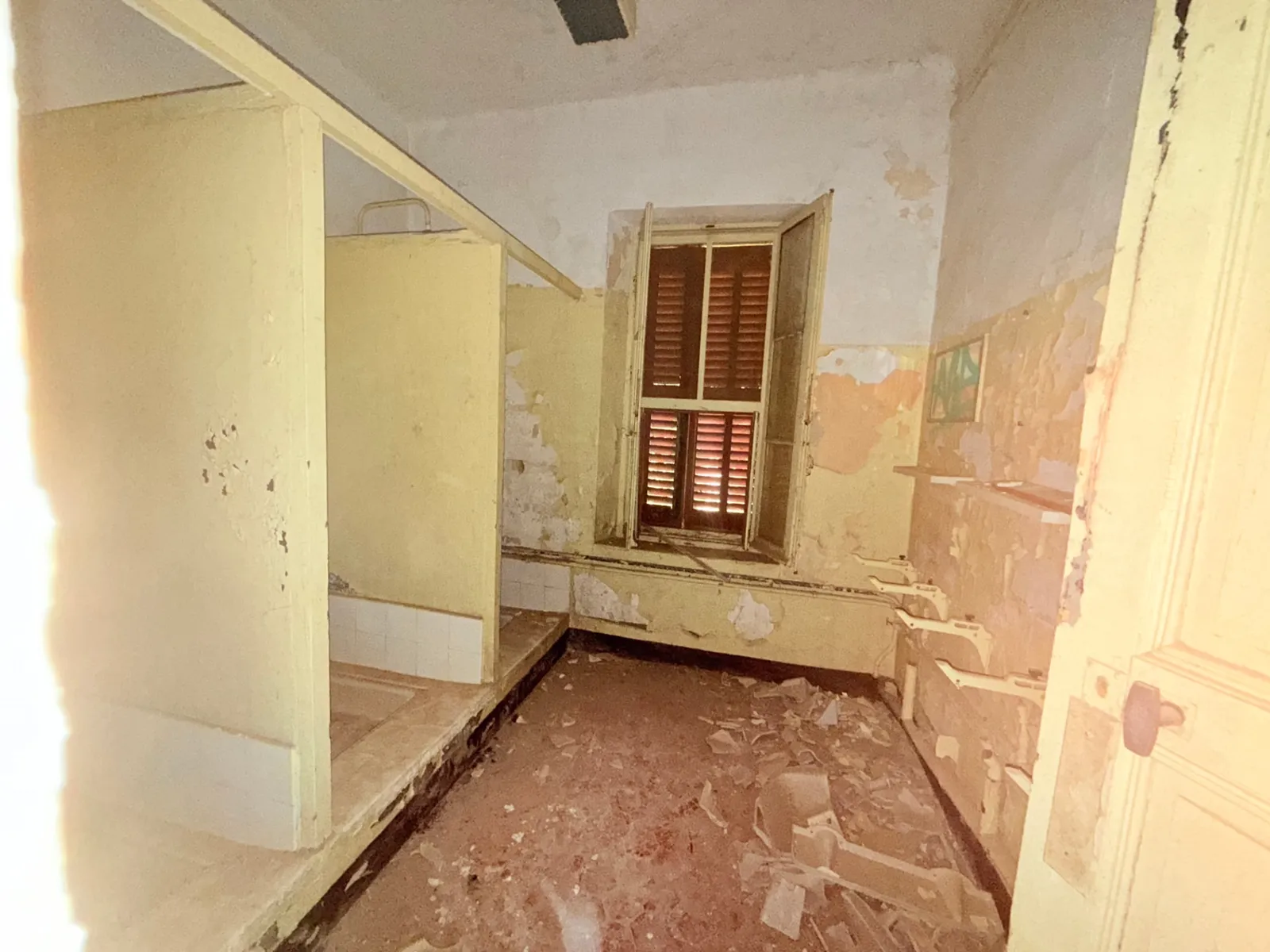 Salon avant travaux, détail — lot 0.03 du Château Horace Vernet
