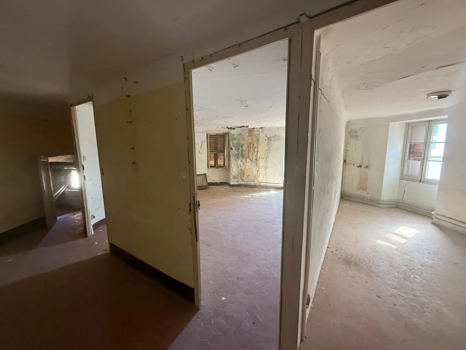 Séjour et chambres du lot 2.01 avant restauration — Château Horace Vernet