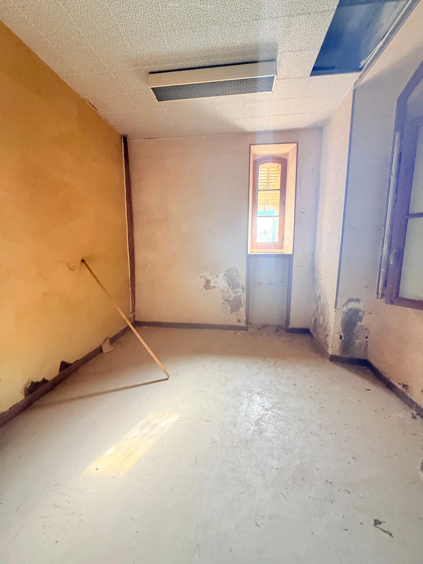 Chambre du lot 0.06 avant restauration, autre vue — Château Horace Vernet