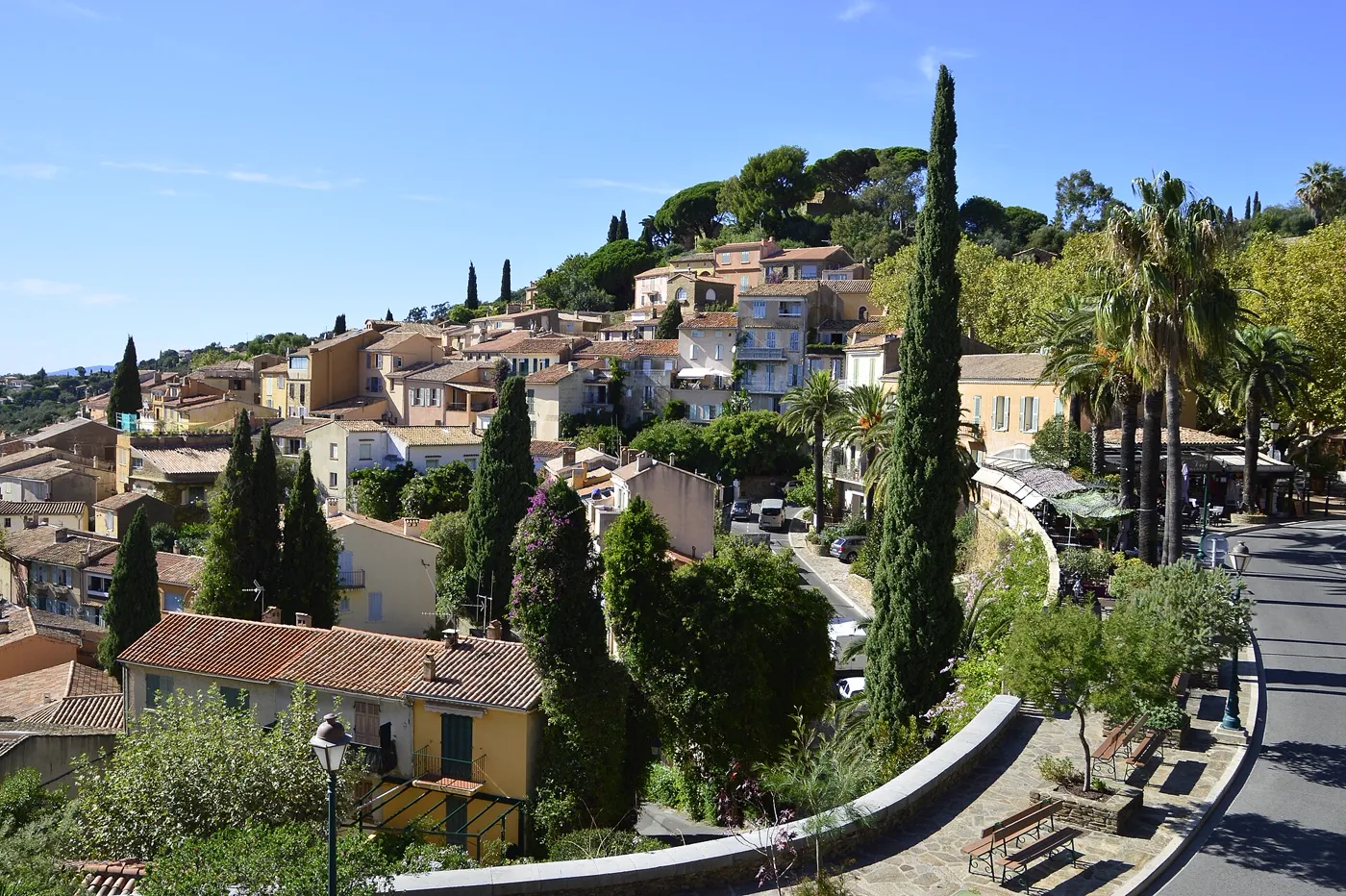 Vieux village de Bormes-les-Mimosas sur la colline