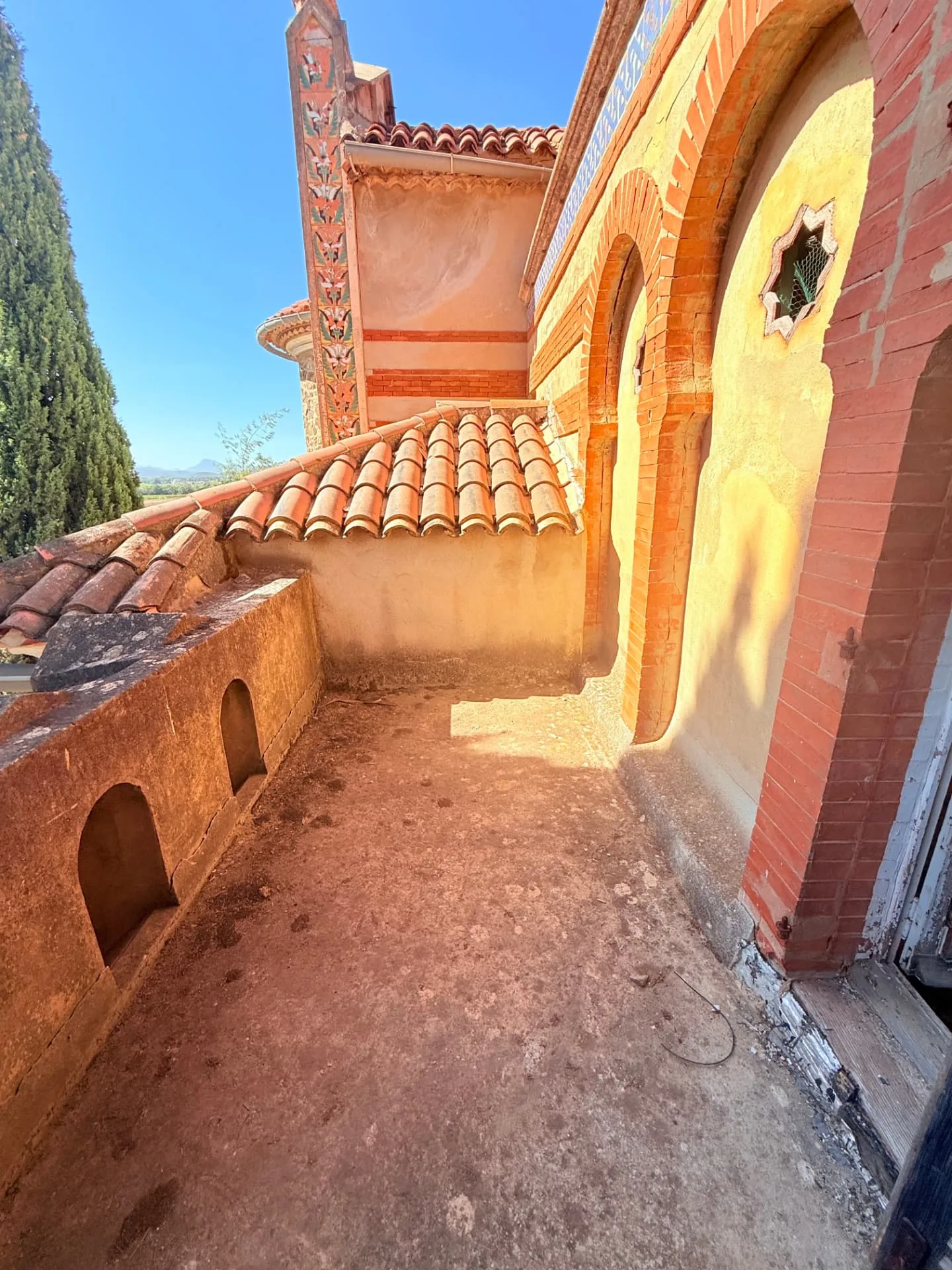Terrasse du lot 1.02 avant restauration — Château Horace Vernet